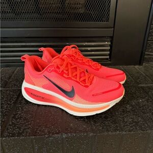 Nike Women's Vomero 18 Running Shoe